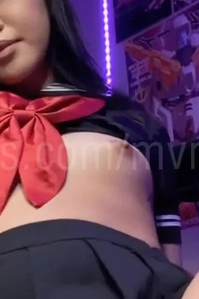 horny teen flashes her pussy on cam Mvngokitty