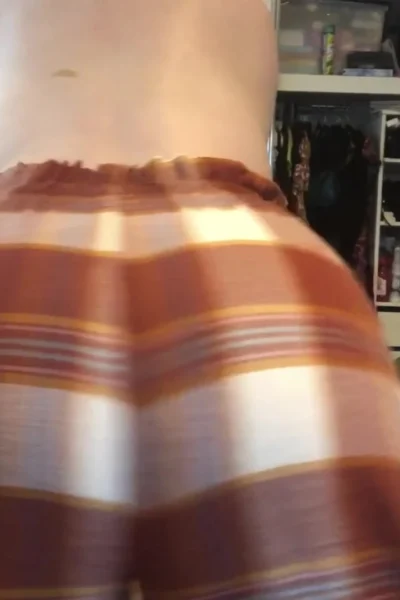 Lara Rose teases over her amazing ass