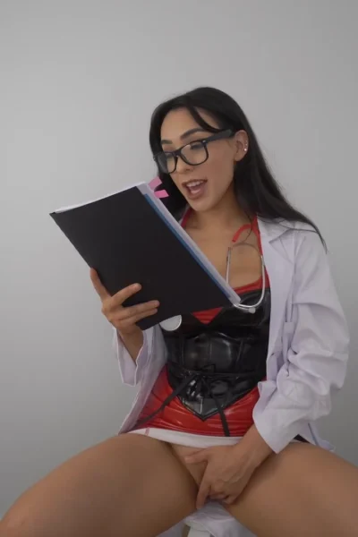 australian model LeahGoesWilde masturbating video