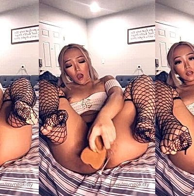 Mvngokitty shows her amazing body in her sexy lingerie