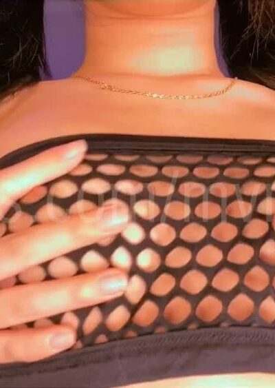 Mvngokitty in her sexy lingerie shows off her amazing boobs
