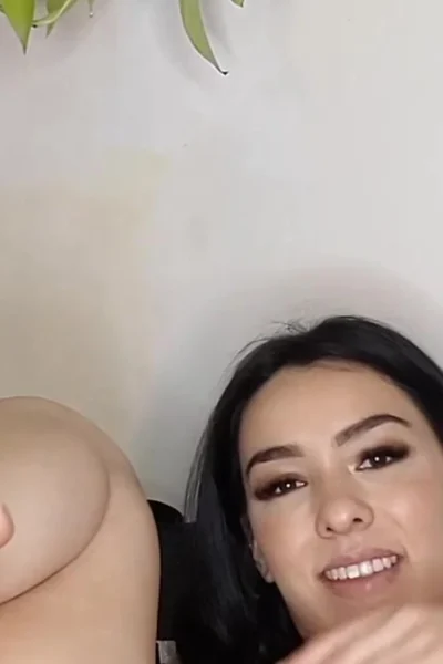 busty girl LeahGoesWilde likes to play with her wet pussy on cam