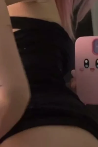 bratty girl shows off her ass on cam – Diakimeko