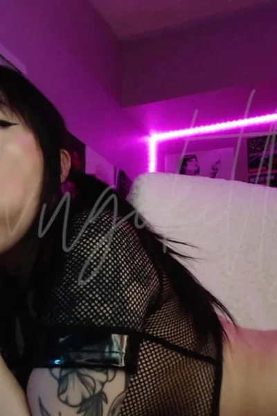 teasing you with my slippery pink pussy – Mvngokitty