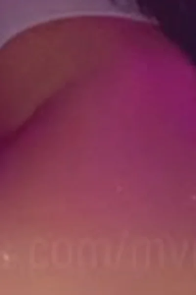 Mvngokitty shows off her amazing body