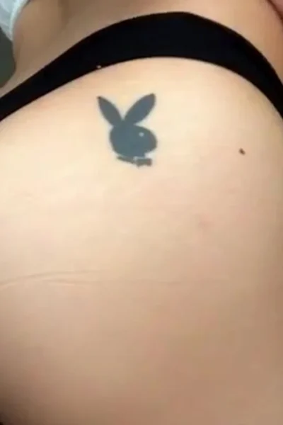 Mvngokitty shows off her cute ass tattoo