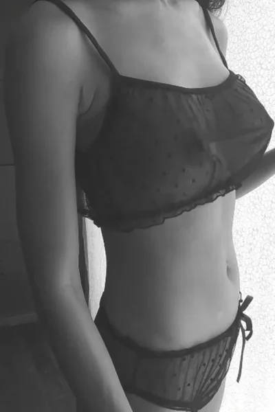 onlyfans model Ploytigerstam’s nipples teasing through the top