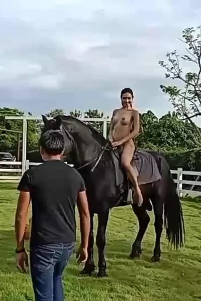filthy queen Ploytigerstam rode a horse naked