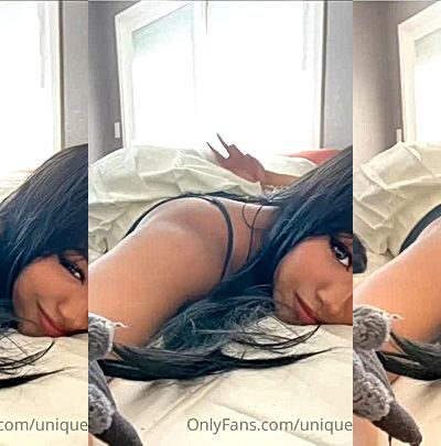 Uniquesora in her sexy dress teases her subscribers leaked onlyfans video
