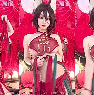 onlyfans model Meenfox shows off her sexy body in lingerie