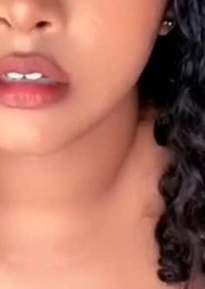 amazing chick Uniquesora couldnt help but mtoch her boobs herself to please leaked onlyfans video
