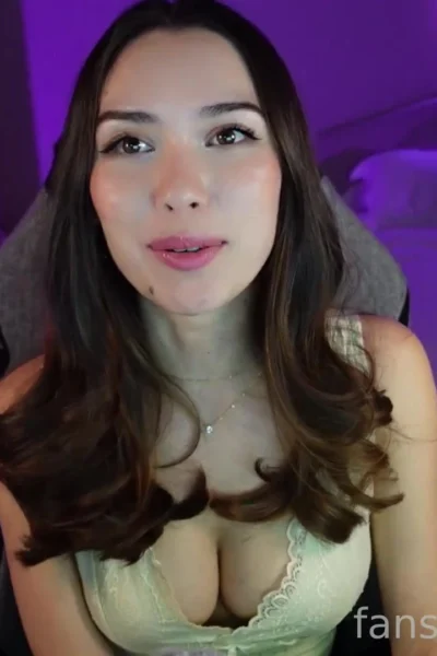 leaked nasty onlyfans model Kailey Mae shows her perfect huge tits