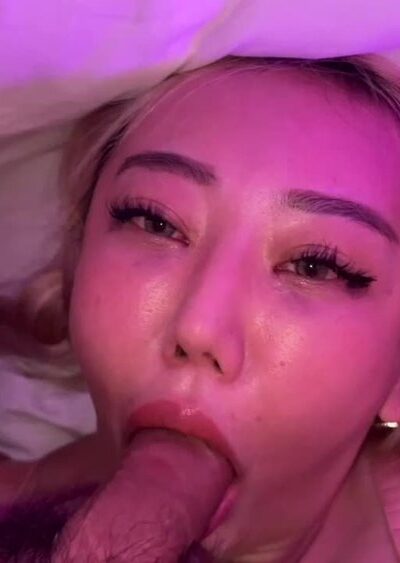 gorgeous blonde babe Kittylixo enjoyed and sucked hard dick