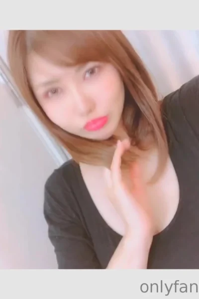 big boobs chick is having a great time showing off her amazing boobs to her fans leaked video