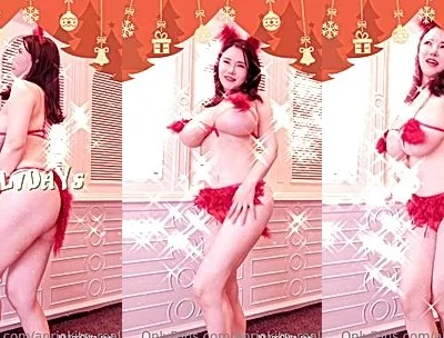 Anri Okita in her sexy bra shows her amazing body to her subscribers
