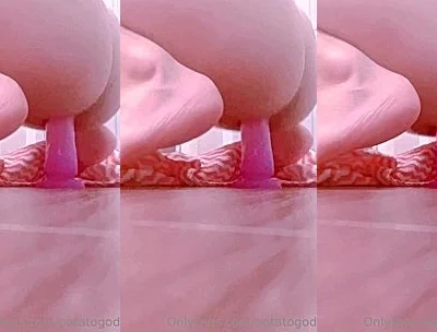 crazy asian slut Potato godzilla squatting on the floor while masturbating with her favorite dildo onlyfans leak