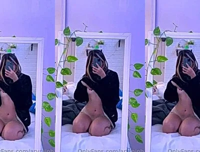 naughty onlyfans model Aryminh do mirror selfie and rubs her big tits