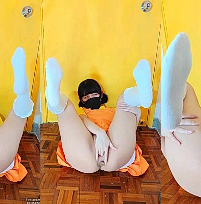 Anaimiya loves to majke her self wet with her fingers leaked video