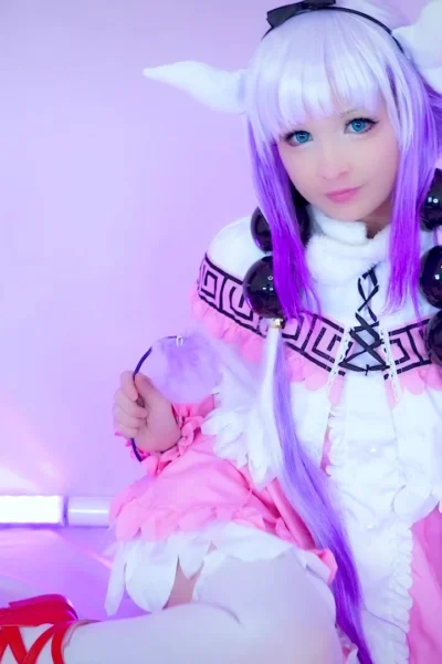 Hidori Rose un her cosplay outfit is having agreat time showing her masturbation skill