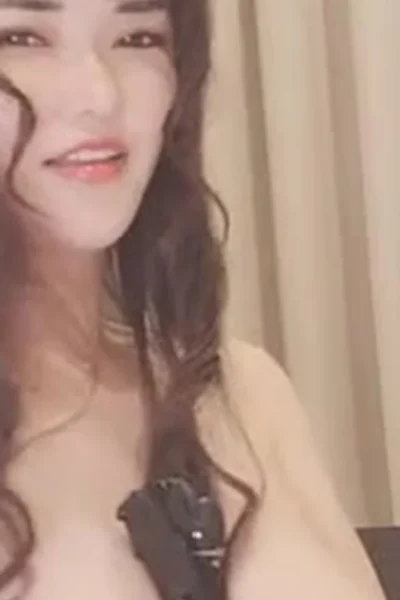 Anri Okita shows iff her sexy boobs to her fans