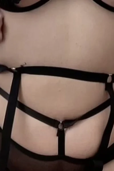 freaky whore Sarah Lee teasing her big boobs on cam just for you onlyfans leak