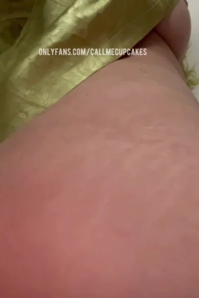 sexy bitch Callmecupcakes spank her ass in close up till it turns red onlyfans leak video